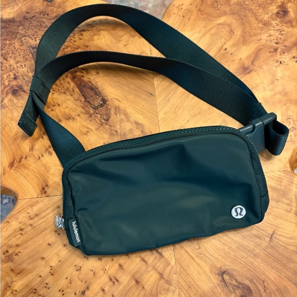 Lululemon Everywhere Belt Bag - Picture 3 of 4